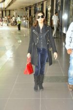 Gauri Khan snapped at international airport on 25th Sept 2012 (4).JPG