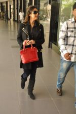 Gauri Khan snapped at international airport on 25th Sept 2012 (7).JPG