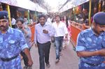 Himesh Reshammiya with Sur Shetra team at Ganesh Mandal in Lower Parel, Mumbai on 25th Sept 2012 (12).JPG