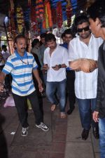 Himesh Reshammiya with Sur Shetra team at Ganesh Mandal in Lower Parel, Mumbai on 25th Sept 2012 (31).JPG