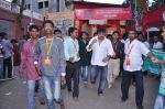 Himesh Reshammiya with Sur Shetra team at Ganesh Mandal in Lower Parel, Mumbai on 25th Sept 2012 (52).JPG