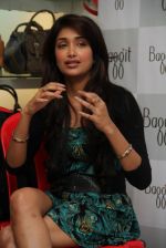 Jiah Khan at baggit new collection preview in Atria Mall, Mumbai on 26th Sept 2012 (7).JPG
