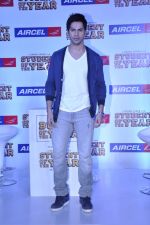 Varun Dhawan at Student of the year tie up with Aircel in Taj Hotel, Mumbai on 26th Sept 2012 (11).JPG