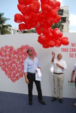 Akshay Kumar at Happy Heart Carnival in S L Raheja Hospital on World Heart Day on 28th Sept 2012 (2).jpg