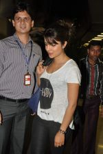 Priyanka Chopra returns from LA in Mumbai Airport on 27th Sept 2012 (15).JPG