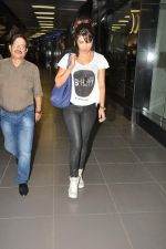 Priyanka Chopra returns from LA in Mumbai Airport on 27th Sept 2012 (9).JPG