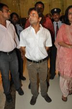 Rajpal Yadav visits Ganesha in Oberoi Mall, Mumbai on 27th Sept 2012 (14).JPG