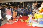 Rajpal Yadav visits Ganesha in Oberoi Mall, Mumbai on 27th Sept 2012 (15).JPG