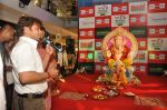 Rajpal Yadav visits Ganesha in Oberoi Mall, Mumbai on 27th Sept 2012 (16).JPG