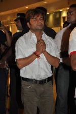 Rajpal Yadav visits Ganesha in Oberoi Mall, Mumbai on 27th Sept 2012 (20).JPG