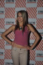 at the launch of Strut120.com in Cafe Zoe, Mumbai on 27th Sept 2012 (14).JPG