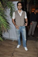 Aman Verma at the completion of 100 episodes in Afsar Bitiya on Zee TV by Raakesh Paswan in Sky Lounge, Juhu, Mumbai on 28th Sept 2012 (64).JPG
