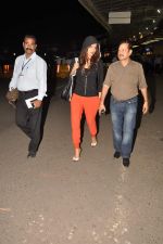 Priyanka Chopra snapped at international airport in Mumbai on 30th Sept 2012 (11).JPG