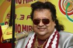 Bappi Lahiri promotes Mirchi Mix DJ Hunt contest at Radio Mirchi on 3rd Oct 2012 (2).jpg