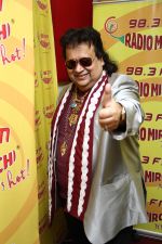 Bappi Lahiri promotes Mirchi Mix DJ Hunt contest at Radio Mirchi on 3rd Oct 2012 (3).jpg