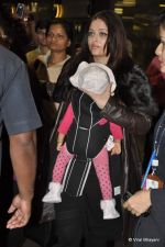 Aishwarya Rai Bachchan returns from Chicago - Big b comes to receive in Mumbai Airport on 5th Oct 2012 (10).JPG