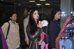 Aishwarya Rai Bachchan returns from Chicago - Big b comes to receive in Mumbai Airport on 5th Oct 2012 (7).JPG
