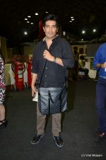 Manish Malhotra at Wills Lifestyle India Fashion Week 2012 day 1 on 6th Oct 2012,1 (35).JPG