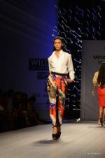 Model walk the ramp for ATSU Show at Wills Lifestyle India Fashion Week 2012 day 1 on 6th Oct 2012 (32).JPG