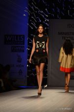 Model walk the ramp for ATSU Show at Wills Lifestyle India Fashion Week 2012 day 1 on 6th Oct 2012 (36).JPG