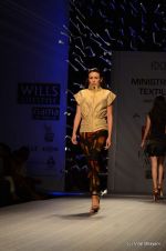 Model walk the ramp for ATSU Show at Wills Lifestyle India Fashion Week 2012 day 1 on 6th Oct 2012 (37).JPG