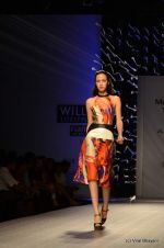 Model walk the ramp for ATSU Show at Wills Lifestyle India Fashion Week 2012 day 1 on 6th Oct 2012 (49).JPG