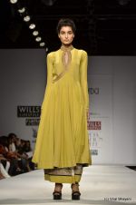 Model walk the ramp for Anand Kabra Show at Wills Lifestyle India Fashion Week 2012 day 1 on 6th Oct 2012 (109).JPG