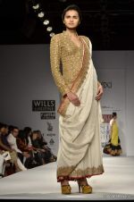 Model walk the ramp for Anand Kabra Show at Wills Lifestyle India Fashion Week 2012 day 1 on 6th Oct 2012 (128).JPG