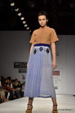 Model walk the ramp for Anand Kabra Show at Wills Lifestyle India Fashion Week 2012 day 1 on 6th Oct 2012 (88).JPG