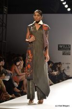 Model walk the ramp for Kiran Uttam Ghosh Show at Wills Lifestyle India Fashion Week 2012 day 1 on 6th Oct 2012 (16).JPG