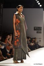 Model walk the ramp for Kiran Uttam Ghosh Show at Wills Lifestyle India Fashion Week 2012 day 1 on 6th Oct 2012 (17).JPG