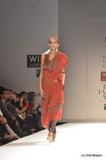 Model walk the ramp for Kiran Uttam Ghosh Show at Wills Lifestyle India Fashion Week 2012 day 1 on 6th Oct 2012 (9).JPG