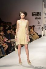 Model walk the ramp for Paras and Shalini Show at Wills Lifestyle India Fashion Week 2012 day 1 on 6th Oct 2012 (15).JPG