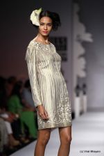 Model walk the ramp for Paras and Shalini Show at Wills Lifestyle India Fashion Week 2012 day 1 on 6th Oct 2012 (37).JPG