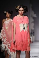 Model walk the ramp for Paras and Shalini Show at Wills Lifestyle India Fashion Week 2012 day 1 on 6th Oct 2012 (39).JPG