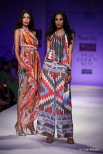 Model walk the ramp for Surily Goel Show at Wills Lifestyle India Fashion Week 2012 day 1 on 6th Oct 2012 (38).JPG