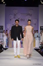 Model walk the ramp for Wendell Rodericks Show at Wills Lifestyle India Fashion Week 2012 day 1 on 6th Oct 2012 (83).JPG