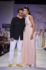 Model walk the ramp for Wendell Rodericks Show at Wills Lifestyle India Fashion Week 2012 day 1 on 6th Oct 2012 (84).JPG