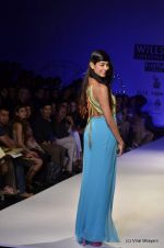 Sarah Jane Dias walk the ramp for Surily Goel Show at Wills Lifestyle India Fashion Week 2012 day 1 on 6th Oct 2012 (26).JPG