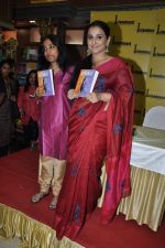 Vidya Balan unveils Unhooked book in Landmark, Mumbai on 5th Oct 2012 (28).JPG