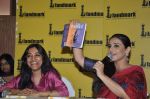 Vidya Balan unveils Unhooked book in Landmark, Mumbai on 5th Oct 2012 (74).JPG