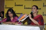 Vidya Balan unveils Unhooked book in Landmark, Mumbai on 5th Oct 2012 (76).JPG