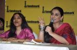 Vidya Balan unveils Unhooked book in Landmark, Mumbai on 5th Oct 2012 (78).JPG