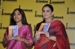 Vidya Balan unveils Unhooked book in Landmark, Mumbai on 5th Oct 2012 (81).JPG