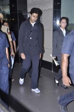 Abhishek Bachchan returns to Mumbai, Big B and Ash come to receive on 6th Oct 2012 (2).JPG