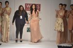 Diana Penty walk the ramp for Sakshee Pradhan Show at Wills Lifestyle India Fashion Week 2012 day 2 on 7th Oct 2012 (14).JPG