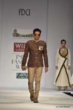 Manoj Bajpai walk the ramp for Samant Chauhan Show at Wills Lifestyle India Fashion Week 2012 day 2 on 7th Oct 2012 (103).JPG