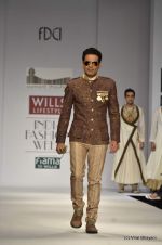 Manoj Bajpai walk the ramp for Samant Chauhan Show at Wills Lifestyle India Fashion Week 2012 day 2 on 7th Oct 2012 (104).JPG