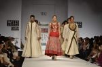 Manoj Bajpai walk the ramp for Samant Chauhan Show at Wills Lifestyle India Fashion Week 2012 day 2 on 7th Oct 2012 (114).JPG