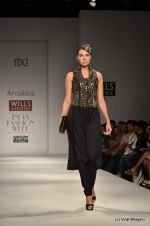 Model walk the ramp for Anaikka Show at Wills Lifestyle India Fashion Week 2012 day 2 on 7th Oct 2012 (111).JPG